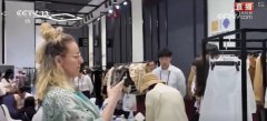 <b>新手艺、新创意成广交会“喷鼻饽饽” “AI+制制</b>